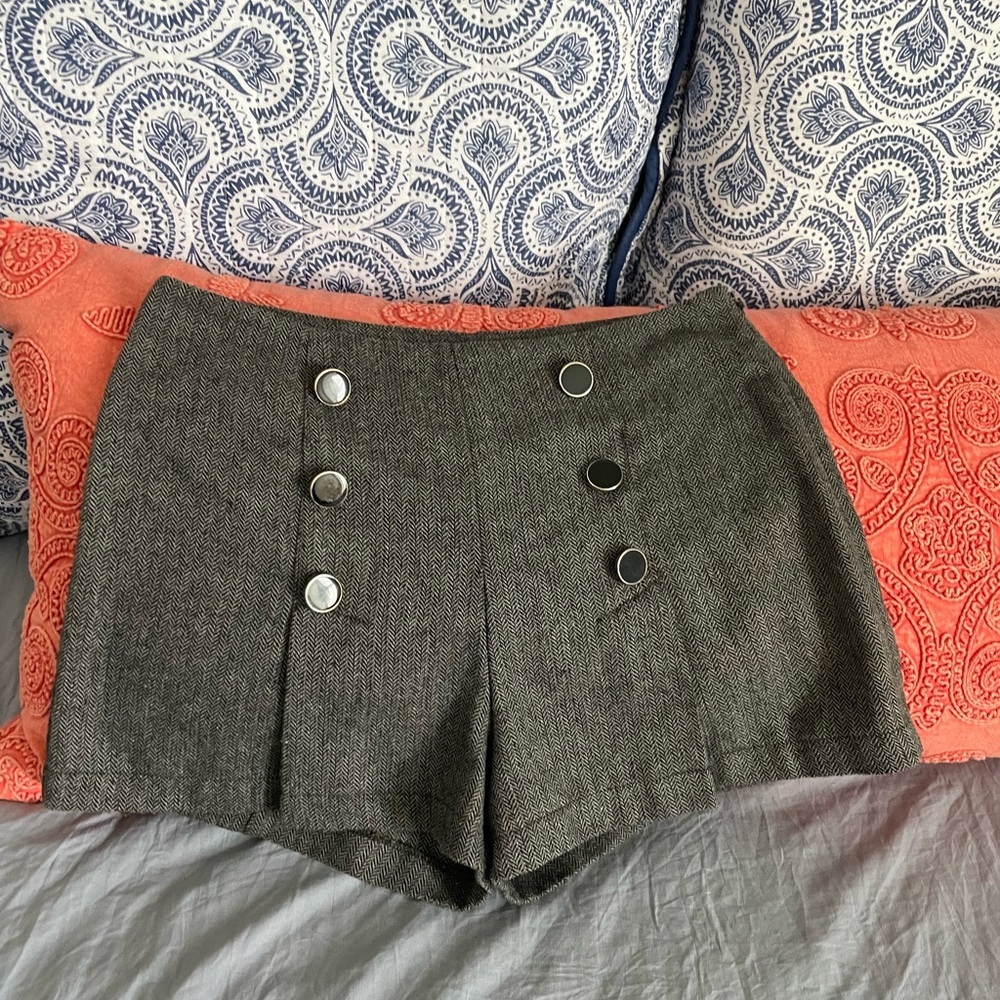 High Waist Women's Shorts in Gray size medium concert buttons dressy date night